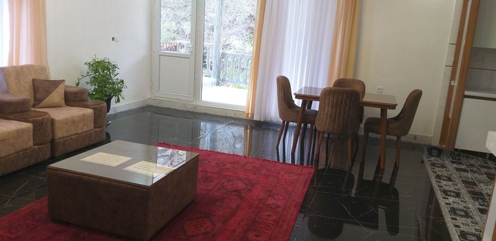 سوئیت یکخوابه جنگلی واران - نهارخوری