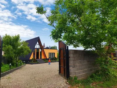 کلبه دوخوابه سوئیسی استخردار آبگرم کاریزما