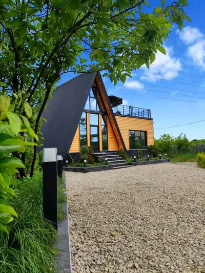 کلبه دوخوابه سوئیسی استخردار آبگرم کاریزما