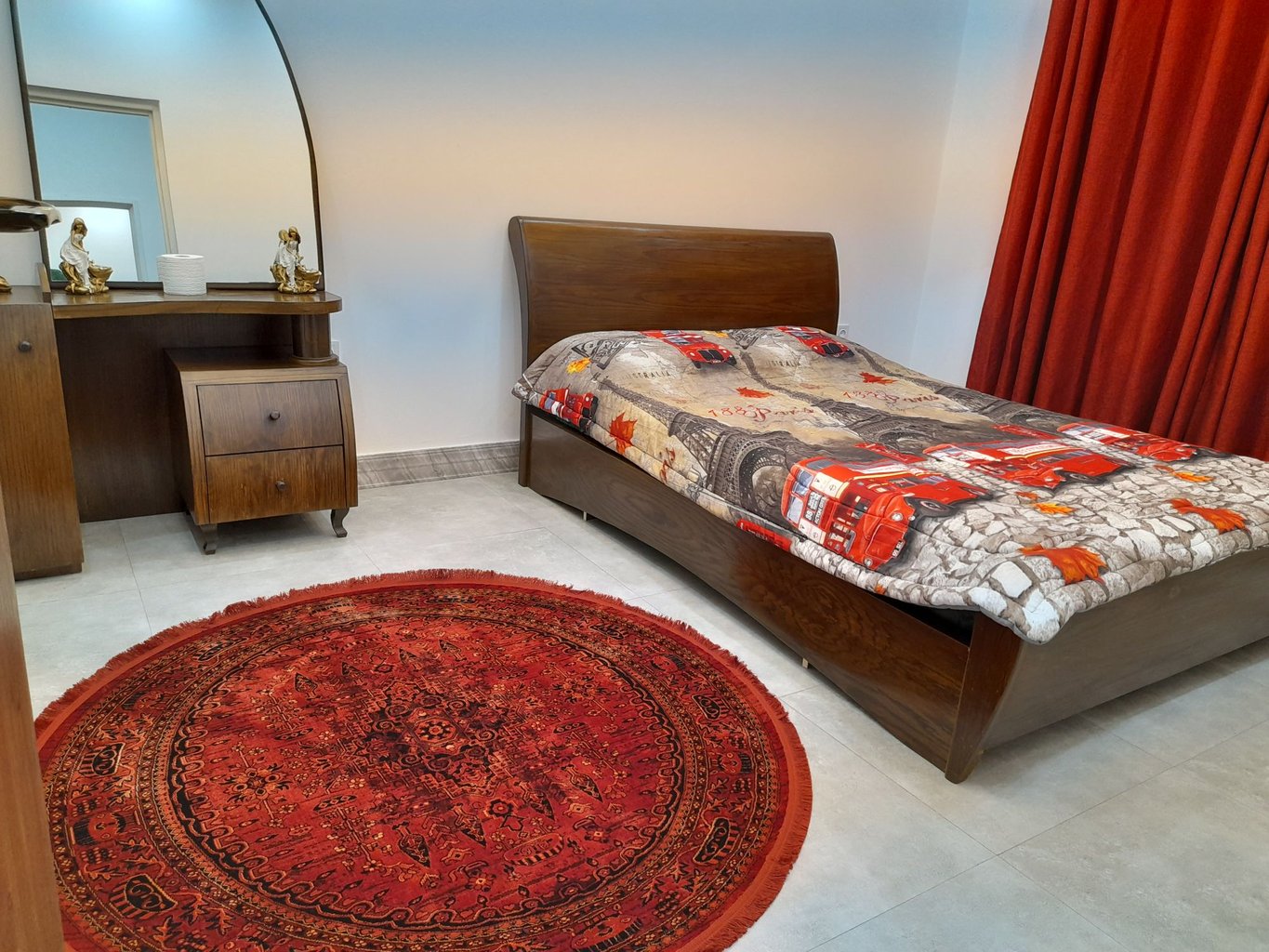 دوخوابه ماه و پری