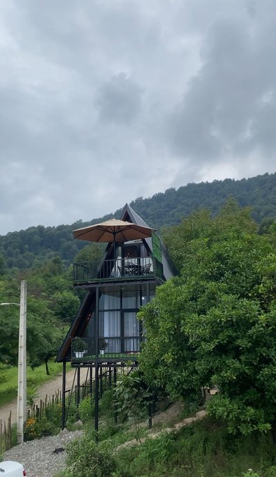 کلبه دوخوابه شب های سوئیس