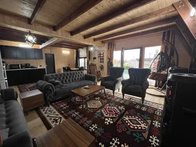 کلبه دوخوابه سوئیسی استخردار آبگرم بونده