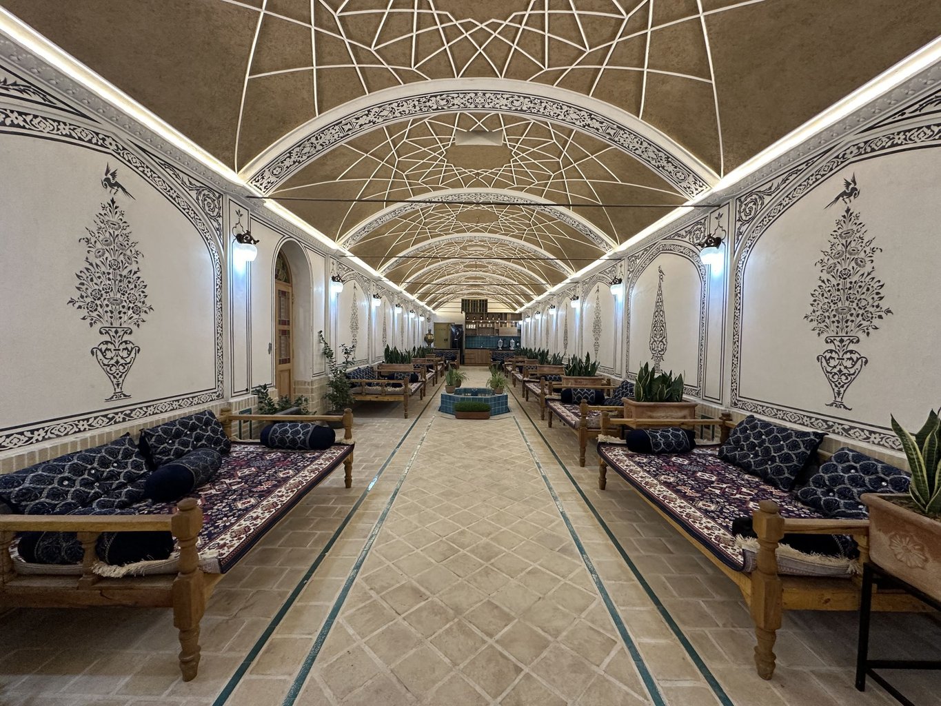 عمارت ایرانی - واحد سهراب سپهری