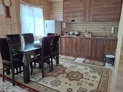 کلبه دوخوابه چوبی دادرس