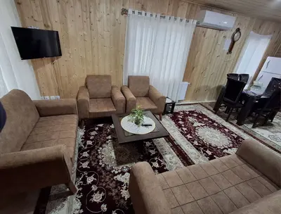 کلبه دوخوابه چوبی دادرس