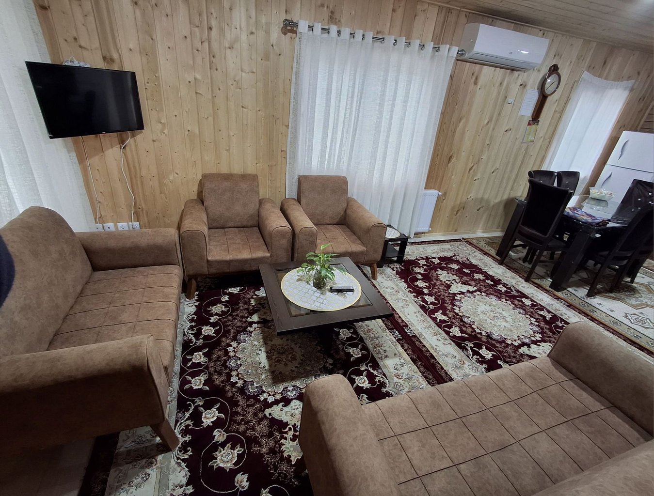 کلبه دوخوابه چوبی دادرس