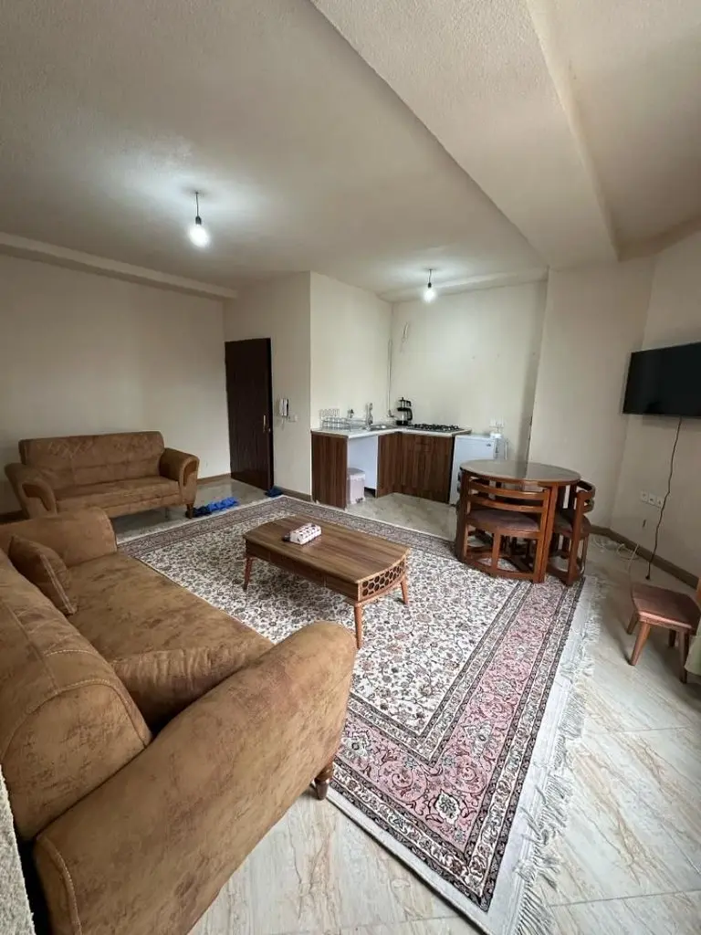 دوخوابه ساحلی نوید 4 - فضای نشیمن و آشپزخانه