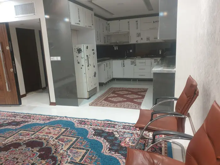 آپارتمان دوخوابه امیران ۱۰۶ - آشپزخانه در مجورت سالن پذیرایی