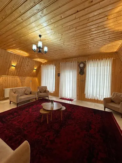 کلبه یک خوابه سوئیسی جنگلی کندو