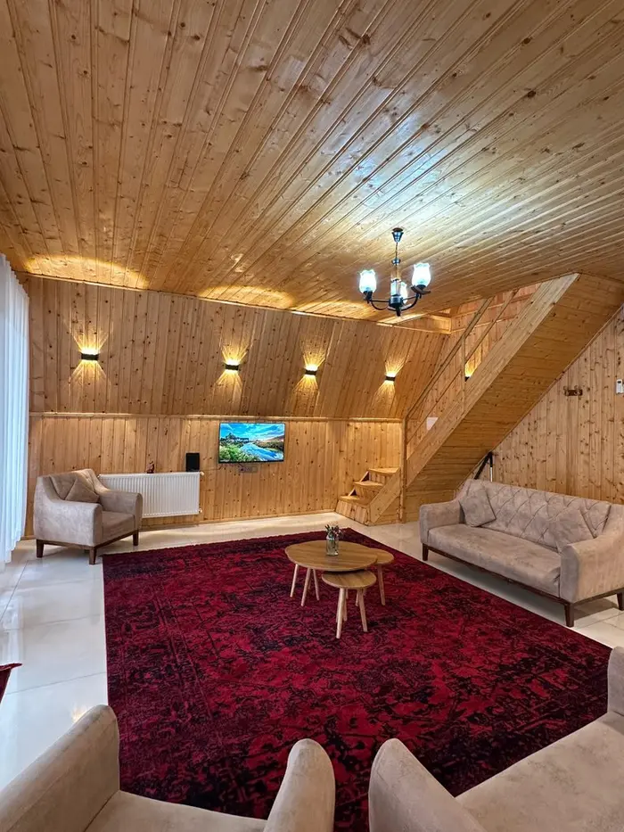 کلبه یک خوابه سوئیسی جنگلی کندو