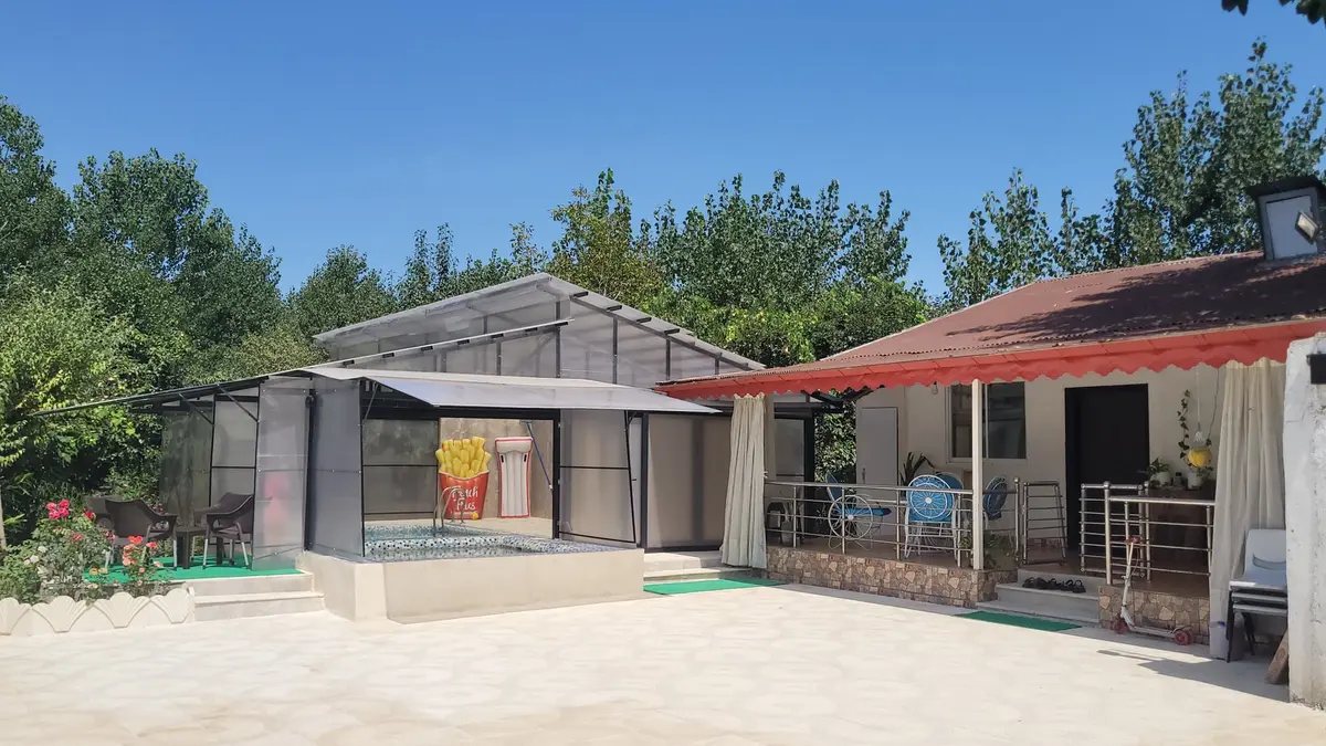 ویلا دو خوابه استخردار آبگرم و جکوزی دار آراد