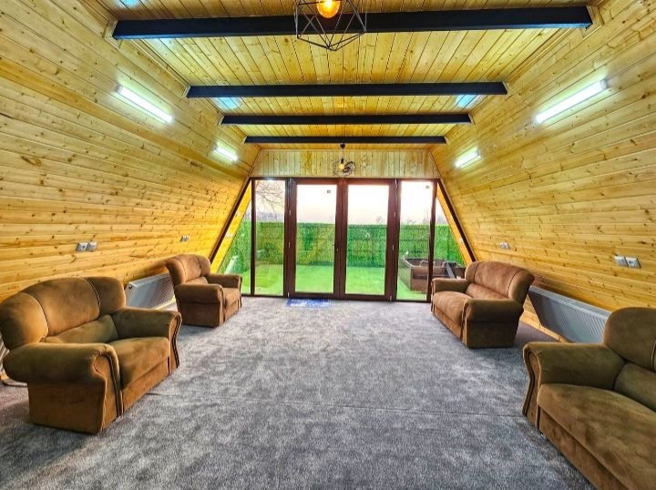 کلبه یک خوابه سوئیسی آغوز