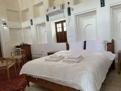 اقامتگاه سنتی دُنسه ریحان - واحد ریشِهر