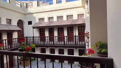 اقامتگاه سنتی دُنسه ریحان - واحد ریشِهر