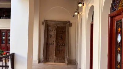 اقامتگاه سنتی دُنسه ریحان - واحد ریشِهر