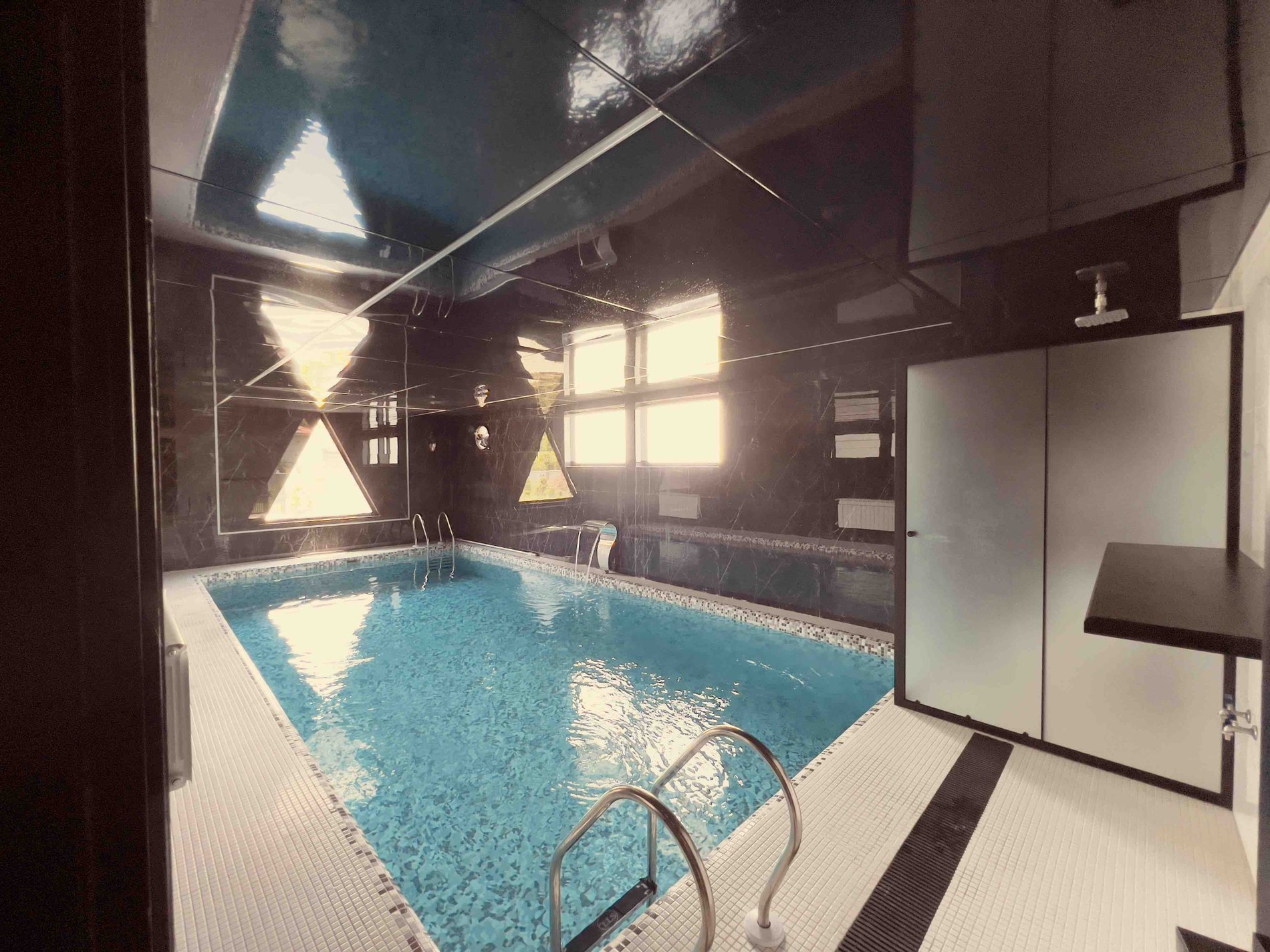 کلبه سه خوابه استخردار آبگرم دژاوو 13