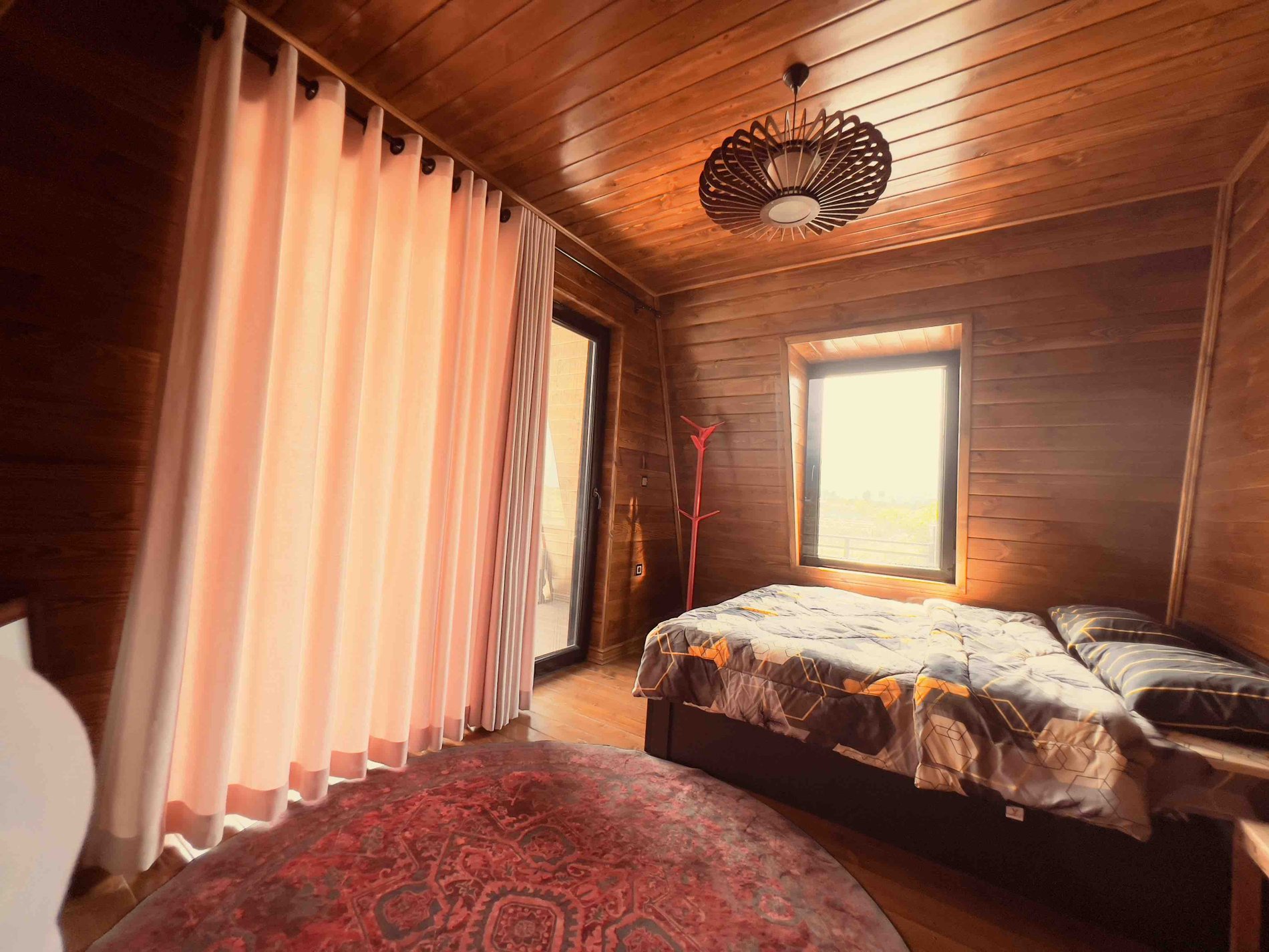 کلبه سه خوابه استخردار آبگرم دژاوو 13