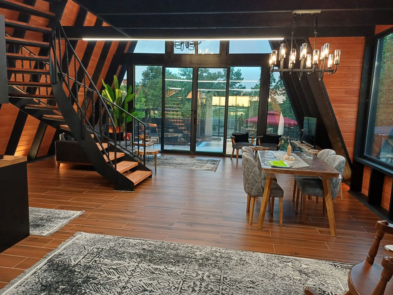 دوخوابه استخردار آبگرم دلاریس