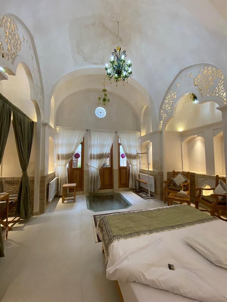 اقامتگاه سنتی سرای رزاس - واحد تالار