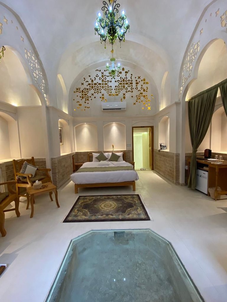 اقامتگاه سنتی سرای رزاس - واحد تالار