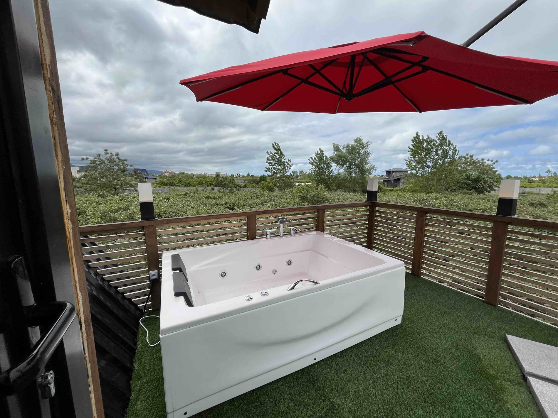 یک خوابه سوئیسی جکوزی دار الیش