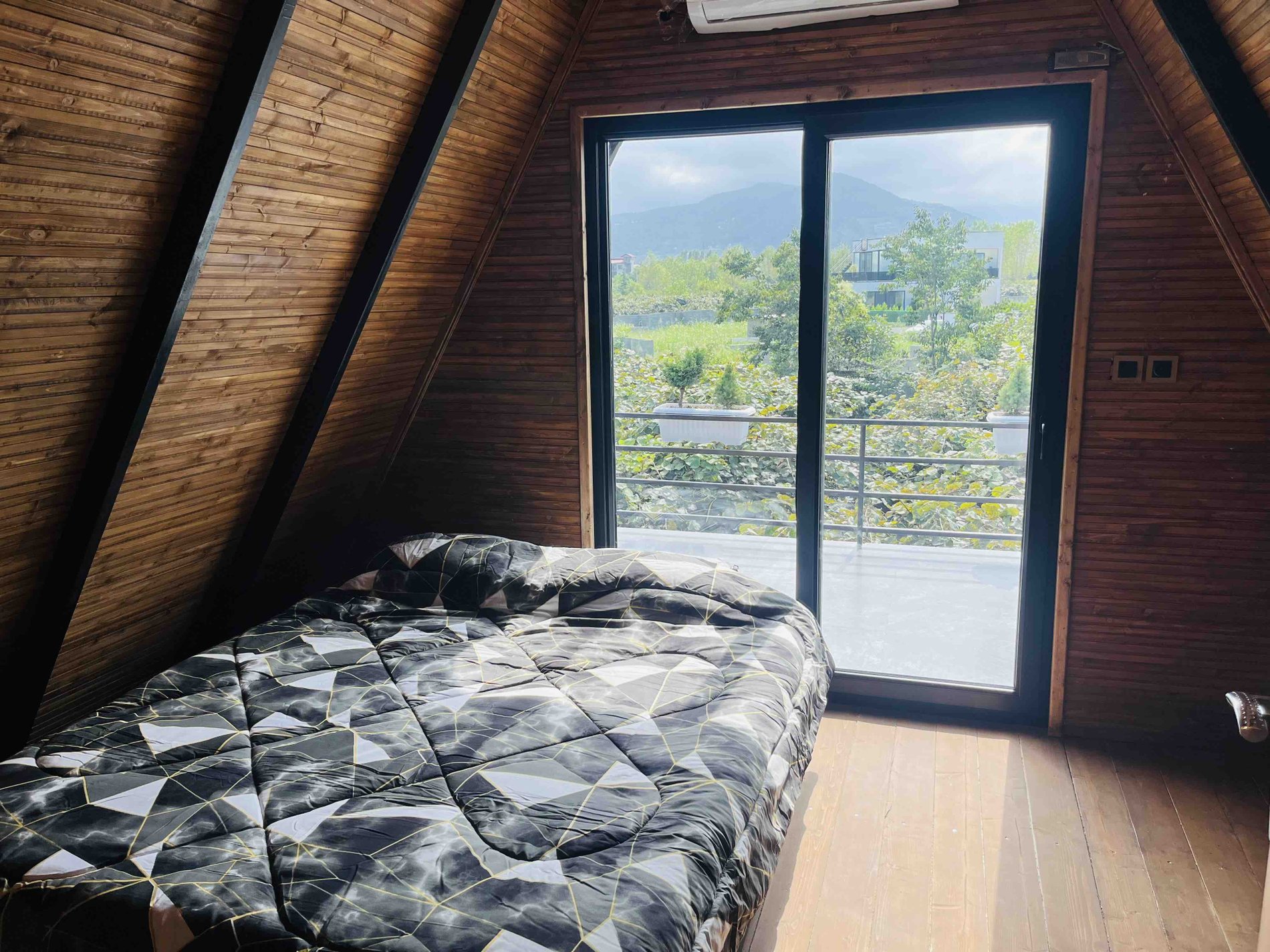 دوخوابه جکوزی دار شاهان