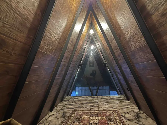 کلبه یک خوابه سوئیسی طالب - انتخاب عنوان تصویر