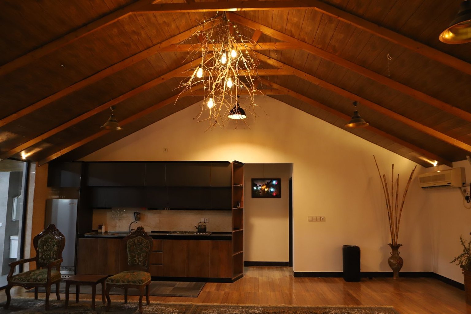 دوخوابه استخردار کاخ چوبی