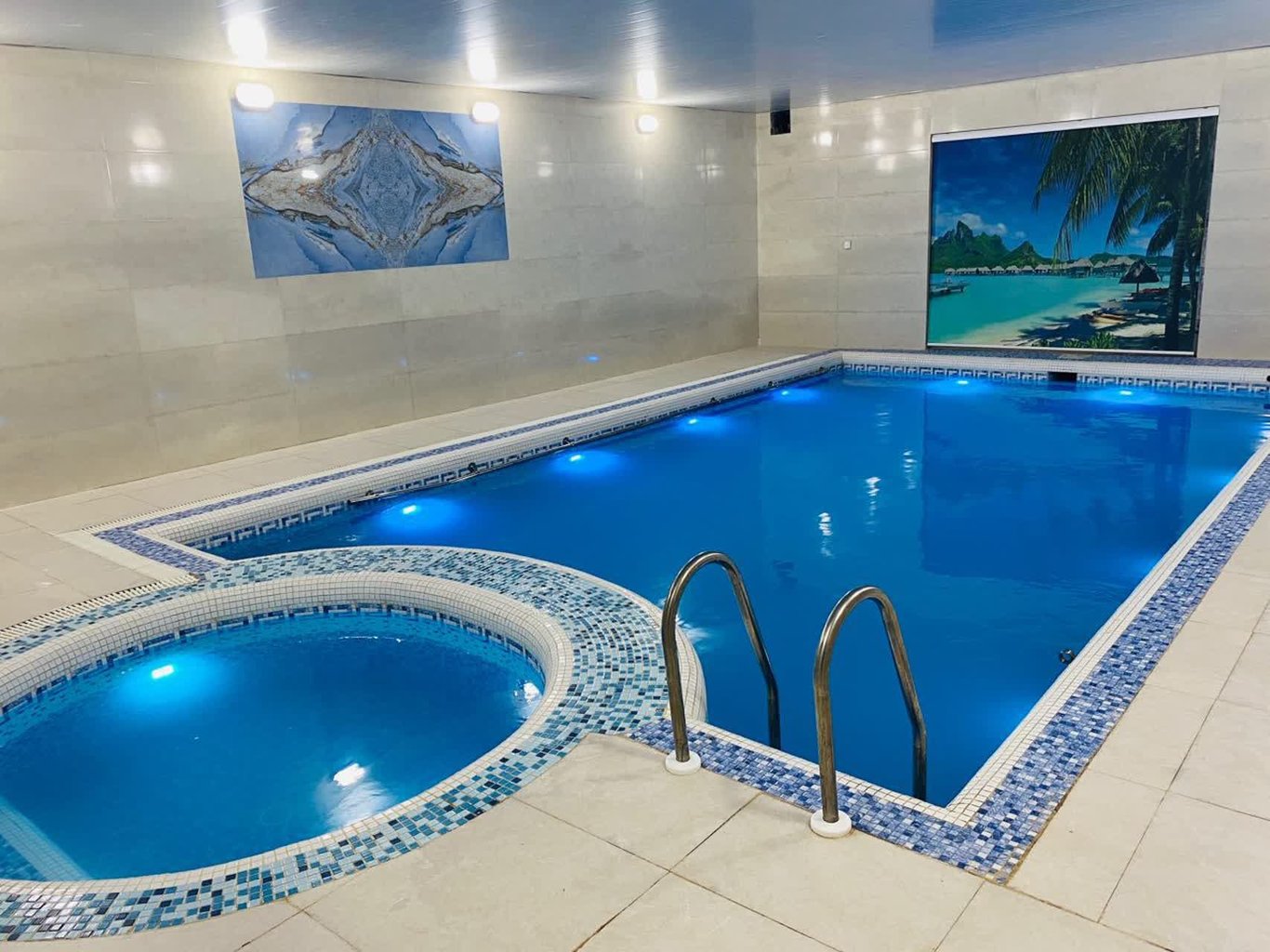 سه خوابه استخردار آبگرم ولیعصر