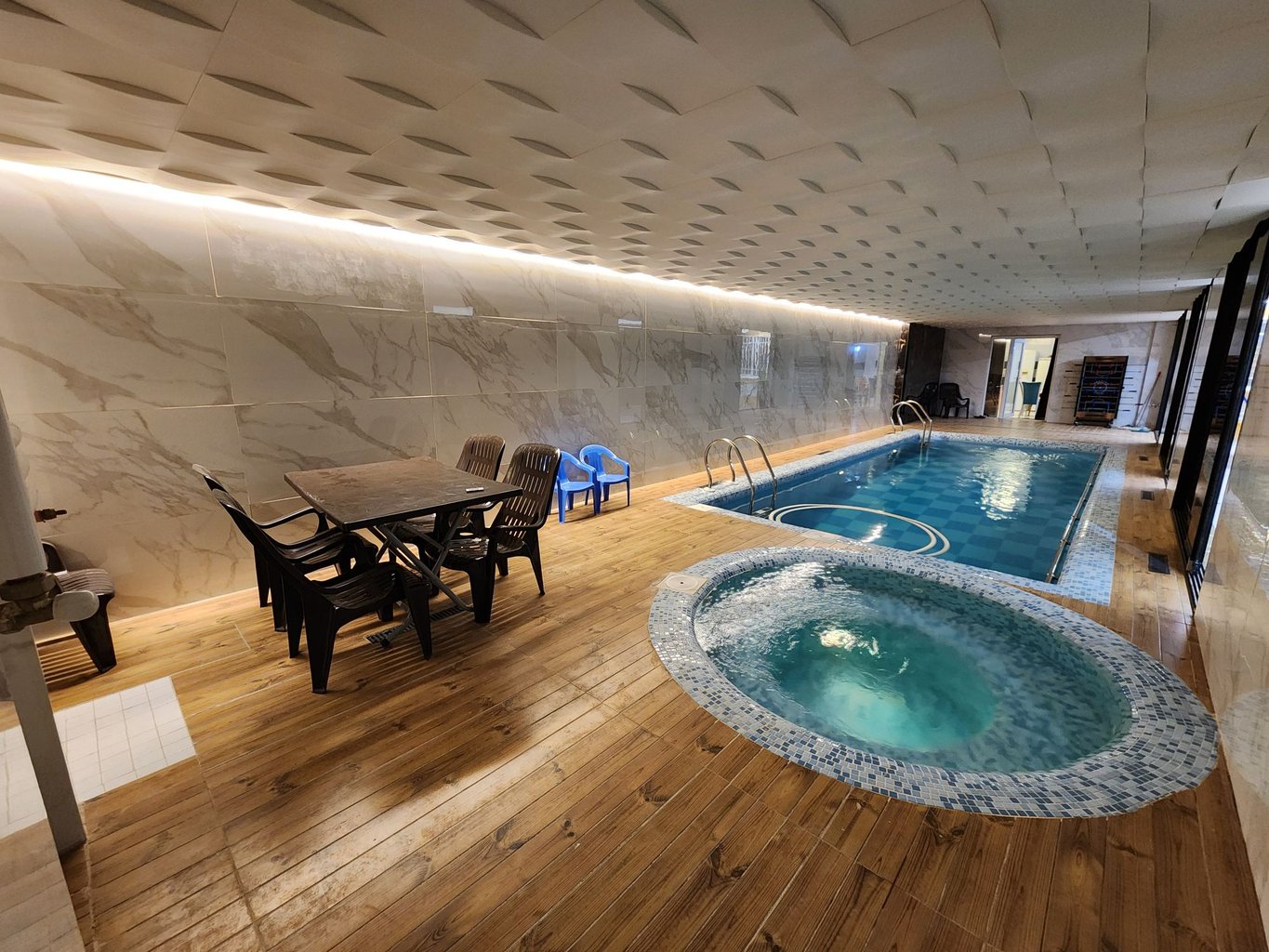 دوخوابه استخردار آبگرم رولر