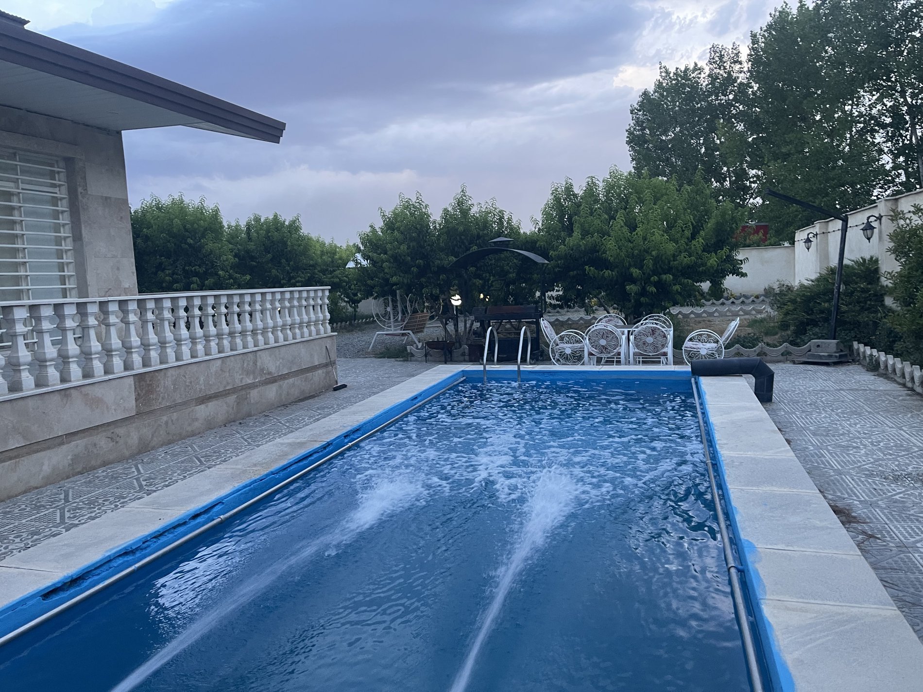 ویلا یک خوابه استخردار آب سرد باغ هستی