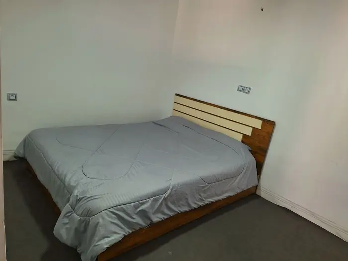 سوئیت یک خوابه سپیدان - اتاق خواب با تخت دونفره