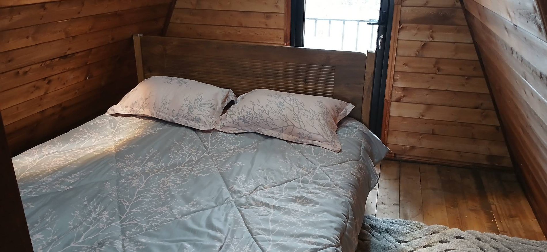 کلبه دوخوابه سوئیسی جکوزی دار شیرایه