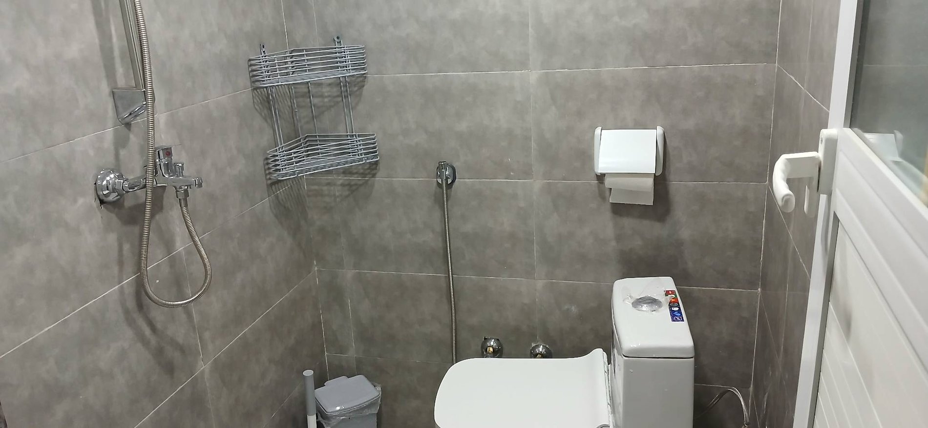 کلبه دوخوابه سوئیسی جکوزی دار شیرایه