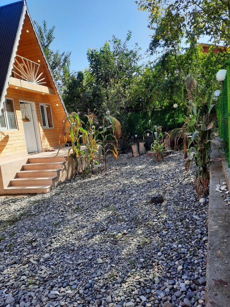 کلبه یک خوابه سوئیسی بهاری