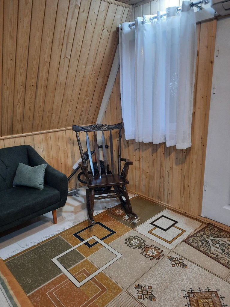 کلبه یک خوابه سوئیسی بهاری