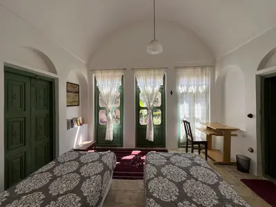 بومگردی خانه‌ مانَک - واحد سه دری