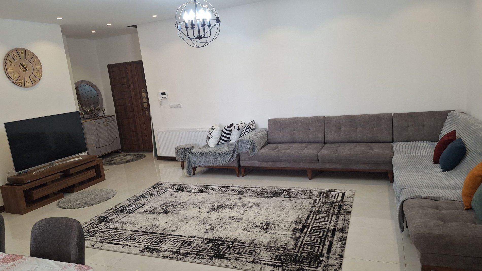 آپارتمان دوخوابه قرنی وردآورد - پذیرایی و حال