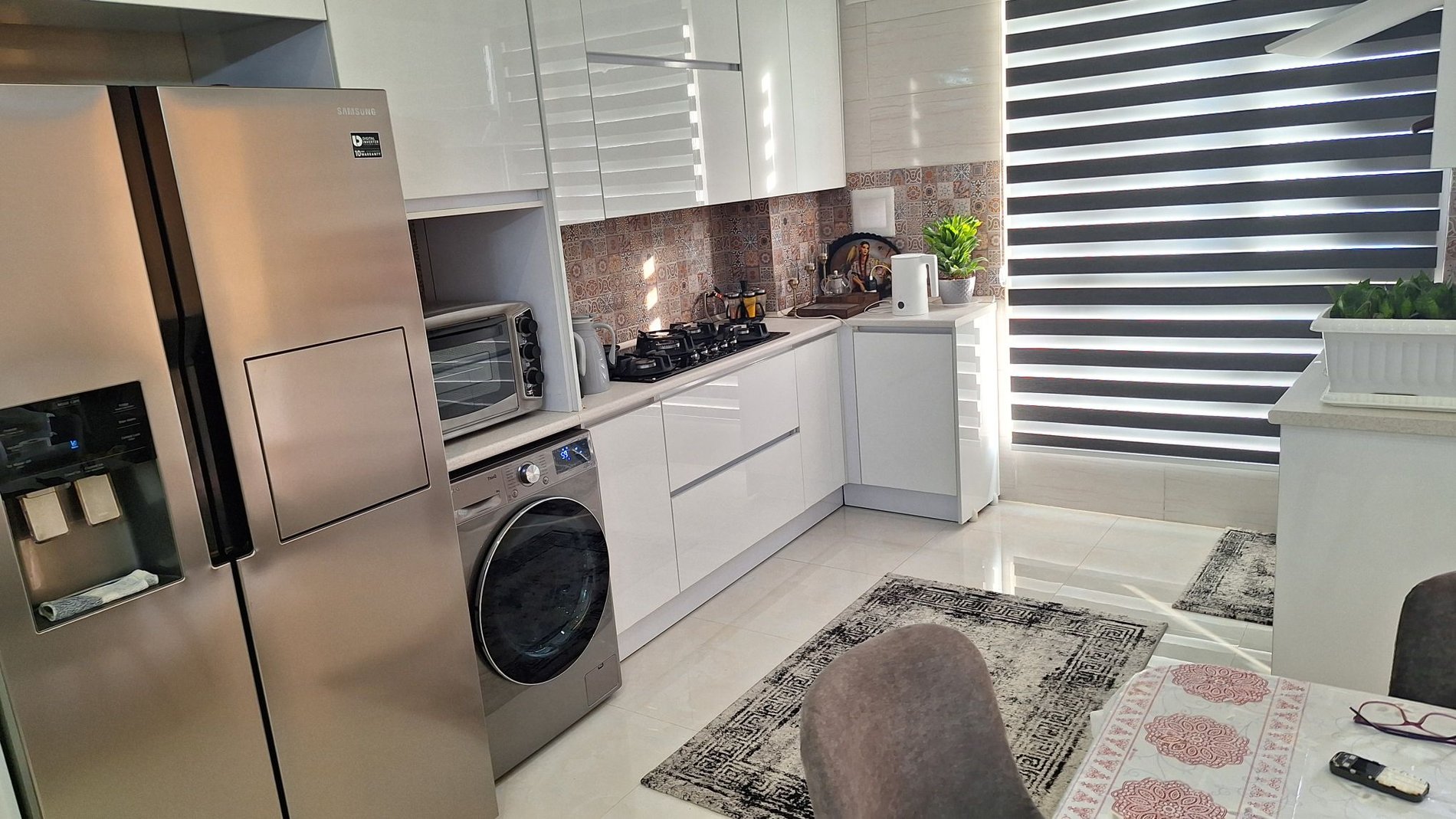 آپارتمان دوخوابه قرنی وردآورد - اشپزخانه فول فرنیش برند