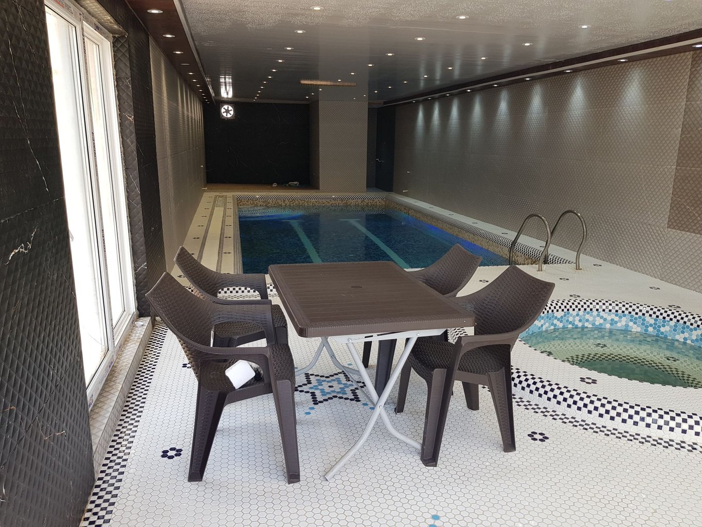 ویلا دوخوابه استخردار آبگرم گلشن