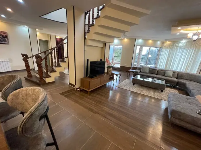 ویلا شش خوابه استخردار آبگرم کوروشیان