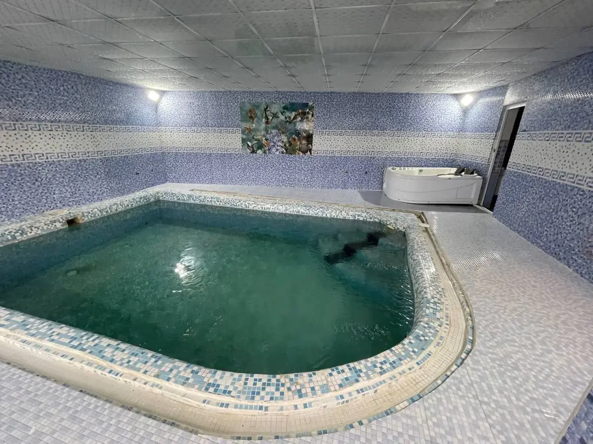 ویلا شش خوابه استخردار آبگرم کوروشیان