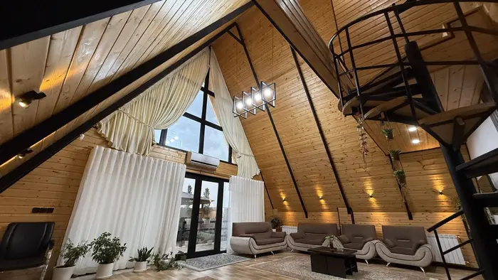 کلبه دوخوابه سوئیسی تی تی