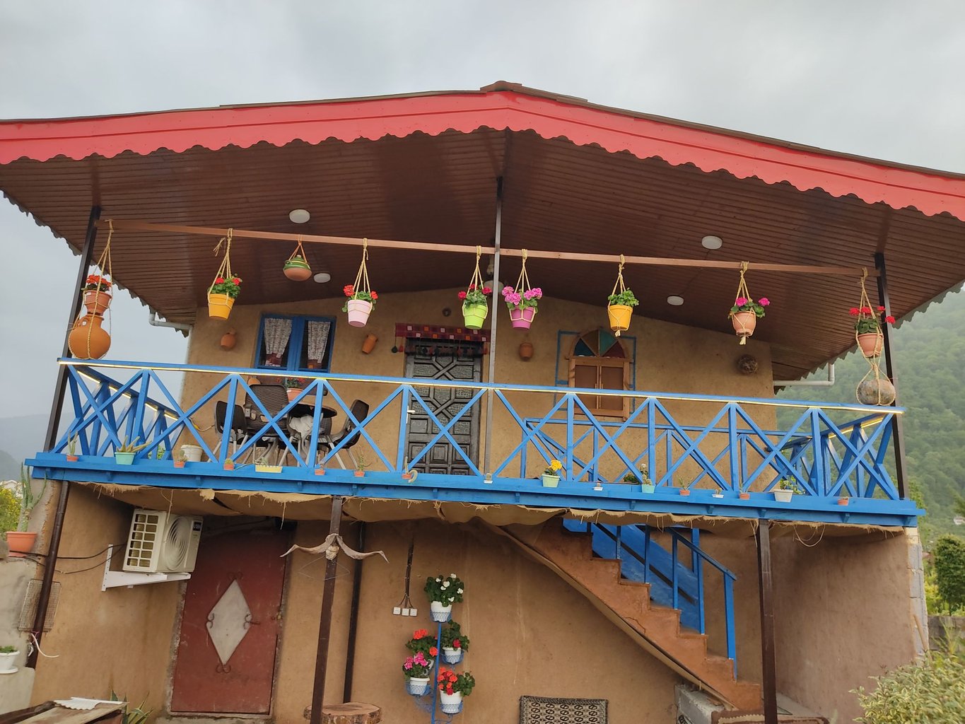 کلبه یک خوابه سنتی مهر - نما بیرون کلبه