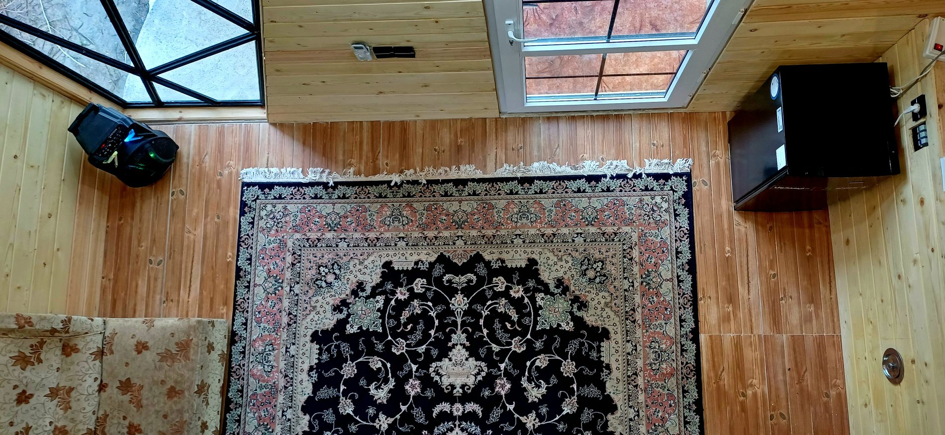 کلبه یک خوابه سوئیسی جنگلی بلوط ۲