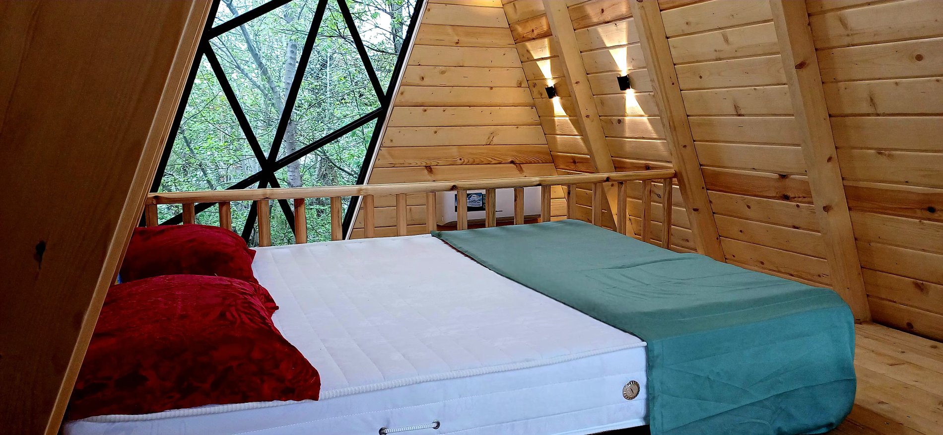 کلبه یک خوابه سوئیسی جنگلی بلوط ۲