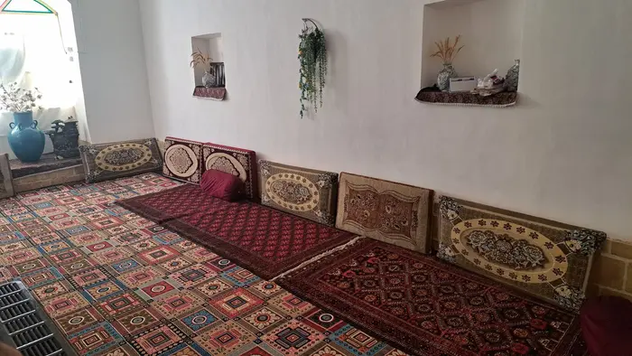 بوم گردی عمارت اکبریان - واحد بادگیر