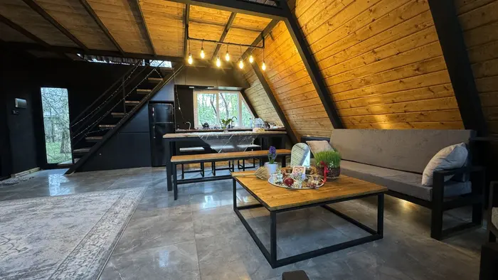 کلبه دوخوابه سوئیسی آلوچه