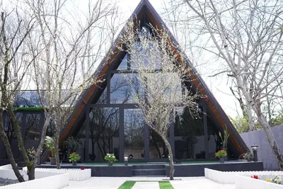 کلبه دوخوابه سوئیسی آلوچه