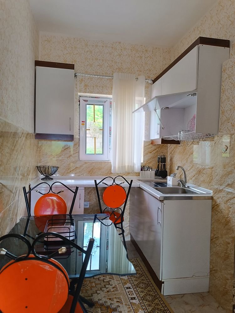 دوخوابه سپید چوبر